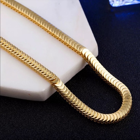 New 18k Gold Finish Chain Necklace - Picture 4 of 4